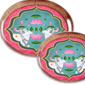 Plaque en laiton poli présentant un design artistique de bassin de lotus rose peint, motif artistique en métal Pichwai disponible à prix de gros. - Product Image 3
