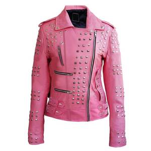 Chaqueta de Cuero de Lujo para Mujer, Estilo Rock Contemporáneo, Corte Ajustado con Detalles Metálicos Atractivos y Cremallera Frontal Resistente - Product Image 3