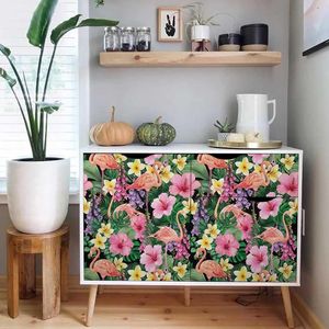 Papel Tapiz Autoadhesivo Decorativo para Pared con Diseño de Plantas Tropicales Negras, Hojas Verdes, Flores Rosas y Flamencos - Product Image 6