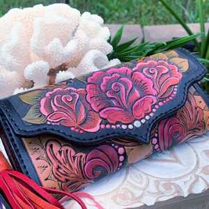 Nueva Cartera de Mano Elegante y Atractiva con Flores Talladas a Mano, 100% Cuero Genuino, Portátil para Dama, con Borde Multicolor Cosido - Product Image 1