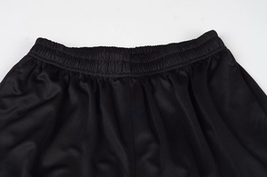 Shorts de football personnalisés fabriqués au Pakistan, avec logo d'équipe, respirants et performants pour clubs et équipes. - Product Image 3