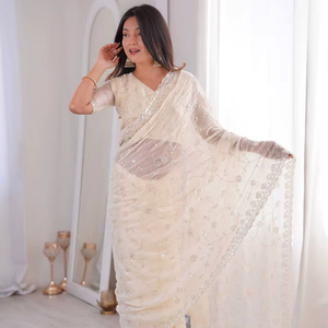Pallu de boda de calidad original con cuentas pesadas auténticas, moti y hilos, con bordes de trabajo artesanal de fantasía. - Product Image 1