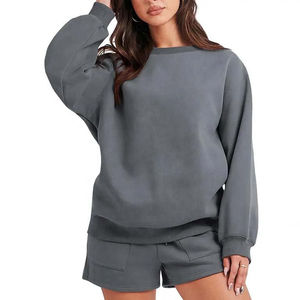 Ensemble deux pièces vintage vert hiver pour femme : sweat-shirt court et short en molleton de coton personnalisé, coupe oversize et respirant - Product Image 2