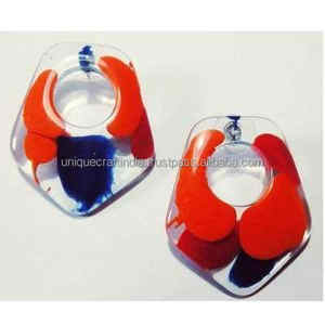 Boucles d'oreilles pendantes en résine pour femmes avec de nouveaux designs de véritables accessoires à la mode - Product Image 4