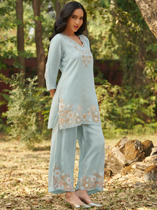 Conjunto de Salwar Kameez Kurta Indio-Pakistaní Azul Claro Bordado, Túnica Floral con Cuello en V y Pantalones Palazzo para Bodas, Diwali y Fiestas - Product Image 6