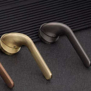 Artisanat indien exquis en laiton et zinc, quincaillerie architecturale, collection Céleste Divine pour les hôtels de luxe et les collectivités. - Product Image 1