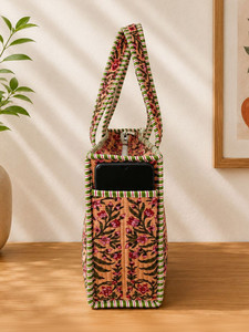 Sac fourre-tout matelassé en coton, imprimé artisanal Jaipur, durable et éco-responsable, idéal pour le bureau, les voyages, le shopping et l'usage quotidien, avec fermeture éclair robuste. - Product Image 5