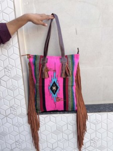 Colección Elegante de Bolsos de Tela Azteca con Flecos y Grabados a Mano, Estilo Bohemio, Bolsos de Venta Caliente para Mujer - Product Image 1