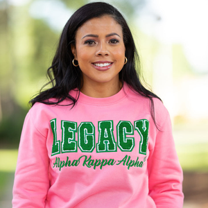 Sudadera Rosa Personalizada para Mujer con Bordado de Letras Verdes LEGACY, Cuello Redondo, Manga Larga, Estilo Casual - Product Image 2
