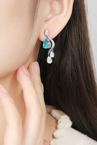 Pendientes de plata con diamantes azules talla pera y detalles de diamantes blancos, joyería para bodas - Product Image 3