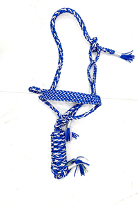 Harnais en corde tressée bleu et blanc pour cheval avec design noué et pompons, en nylon durable - Product Image 3