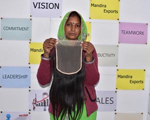 Cheveux du vendeur 100% vierge noir assorti en dentelle suisse 4*4 fermeture droite cheveux humains naturels vietnamiens - Product Image 3