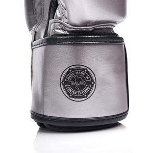Guantes Fairtex x Royal Enfield Edición Limitada, Guantes de Boxeo de Entrenamiento de Piel Auténtica - Plateados - Product Image 5