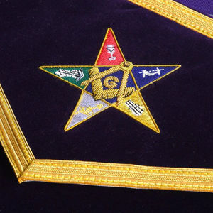 Tablier maçonnique fait main, design de regalia brodé sur mesure avec poche en tissu respirant, badge décoratif et détails complexes - Product Image 2