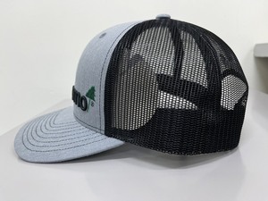 Casquette Trucker Ajustable à 6 Panneaux en Maille Noire et Grise, Confortable, Fabriquée en Usine au Vietnam, Style Urbain Tendance et Dynamique pour Adultes - Product Image 3