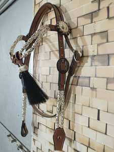 Têtière de cheval en cuir véritable de style western avec broderie perlée turquoise et fermeture à boucle réglable - Product Image 4