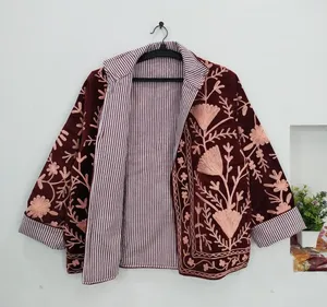 Chaqueta Corta de Terciopelo Borgoña para Mujer, Hecha a Mano, Estilo Vintage Boho, Kimono, Blazer, para Invierno - Product Image 3