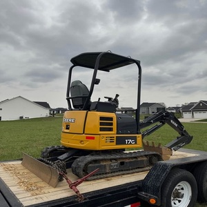 Mini-excavatrice John Deere 17G, polyvalente et robuste, conçue pour la construction, le transport et les travaux de fondation. - Product Image 4