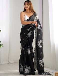 Sari de Fiesta para Mujer KV, Diseño de Organza de Seda Negra con Adornos, con Blusa Reversible Antiarrugas Sin Coser - Product Image 2