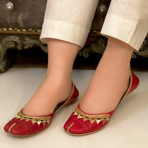 Calzado Casual de Interior Hecho a Mano en Pakistán, Diseño Personalizado, Suela de Cuero Plana, Bordado Suave, Jutti Punjabi Khussa - Product Image 5