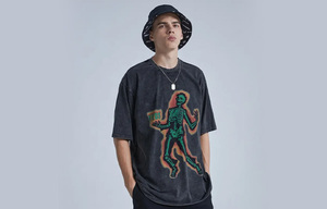 เสื้อยืดสตรีทแวร์คอกลมแขนสั้นสีดำทรงปกติสำหรับผู้ชาย งานฝีมือคุณภาพ ผ้าฝ้าย 100% ระบายอากาศได้ดี เป็นมิตรกับสิ่งแวดล้อม - Product Image 2