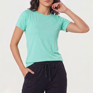 เสื้อยืดแขนสั้นคอกลมทรงสลิมฟิตสำหรับผู้หญิง สีพื้น ผ้าเจอร์ซีย์โพลีเอสเตอร์ 100% แห้งเร็ว ไม่เป็นขุย กระชับรูปร่าง - Product Image 1