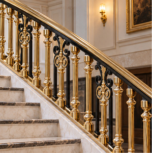 Rampe en or massif avec inserts en spirale noire et balustres symétriques à médaillon, garde-corps et balustrade en métal - Product Image 3