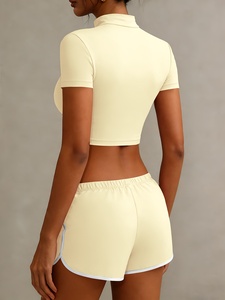 Ensemble de sport premium pour femme rose vif, haut court côtelé sans couture à une épaule et short cycliste, confortable et à maintien élevé pour le yoga et la gym - Product Image 5