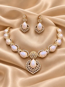 Parure Collier et Boucles d'Oreilles Élégante en Plaqué Or avec Pierres Opale et Zircon Cubique, Finition Mate, Design Effet Pierres AD, Idéale pour les Fiançailles - Product Image 1
