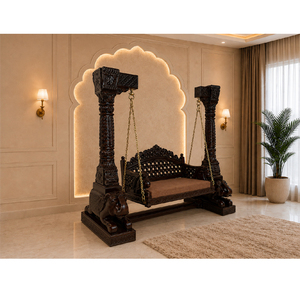 Columpio Jhula de Madera Tradicional Moderno Hecho a Medida con Pilares de Madera de Teca Tallada, Base de Elefante y Diseño de Respaldo Jali para Uso en Interiores - Product Image 1