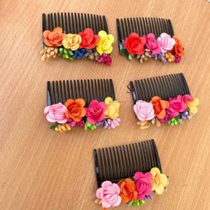 อุปกรณ์เสริมผมหวีออกแบบดอกไม้หลากสีหวีสีดำสวยสำหรับผู้หญิงสำหรับงานแต่งงาน, Mehndi, haldi, ของขวัญ Sangeet - Product Image 4