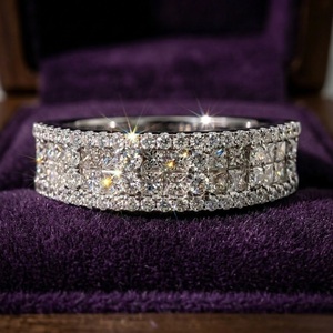 Proveedor de Hong Kong: Gran Oferta en Joyería de Alta Calidad, Oro Blanco, Diamantes Reales, Corte Brillante, Engaste de Canal, Anillo de Boda - Product Image 1