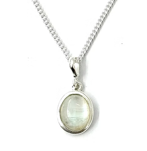 Colgante de plata con piedra lunar de 1.6 gramos, plata de ley 925 con engaste en bisel, joyería boho para cada ocasión. - Product Image 2