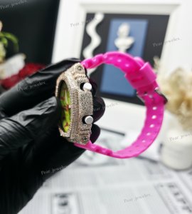 Montre analogique-numérique Bust Down avec lunette en moissanite VVS, bracelet en caoutchouc rose, boîtier rond, cadran pour femme, luxe et mode - Product Image 2