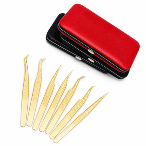 Juego de Pinzas Profesionales de Acero Inoxidable Dorado para Extensión de Pestañas, Kit de Herramientas de Precisión para Volumen e Isolación de Pestañas con Estuche de Cuero PU - Product Image 4