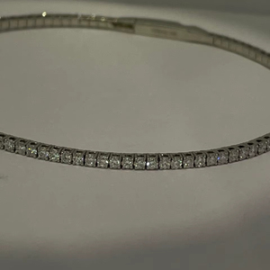 Pulsera de Cadena Tipo Tenis Flexible de Lujo en Oro Blanco de 9K con Diamantes Cultivados en Laboratorio de Corte Brillante y Acabado en Oro Blanco - Product Image 4