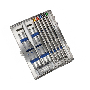 ชุดเครื่องมือผ่าตัดสำหรับการปลูกถ่ายฟันแบบอิมแพลนท์ ประกอบด้วยอุปกรณ์ตัดกระดูก 5 ชิ้น แบบตรง สำหรับยกไซนัสและขยายกระดูก พร้อมค้อนและถาด - Product Image 2