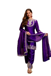 ชุดส่าหรีแบบอินเดียใต้ สีม่วงสวยงาม ผ้าไหมวิสโคสแท้ ประดับด้วยงานปักเลื่อมและลายฉลุ 3 ชิ้น สำหรับผู้ใหญ่ - Product Image 1