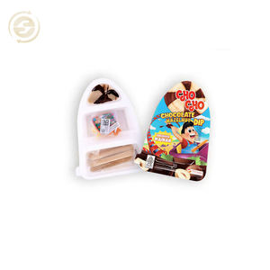 Cho Cho Dip aux noisettes 25g |   Pâte à tartiner au chocolat avec bâtonnets de biscuits à tremper - Product Image 2