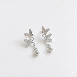Pendientes Colgantes de Mariposa y Perlas de Oro Sólido de 14K, Delicado Set de Pendientes Colgantes y Ear Cuff con Diamante Cultivado en Laboratorio, Regalo de Cumpleaños para Ella - Product Image 3