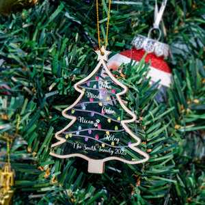Ornement de Noël personnalisé en bois avec noms et lumières – Design 2025 – Objet décoratif souvenir familial - Product Image 3
