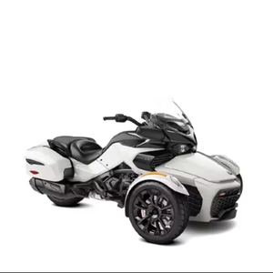 Tricycle moto blanc à trois roues avec pare-brise pour le tourisme - Product Image 1
