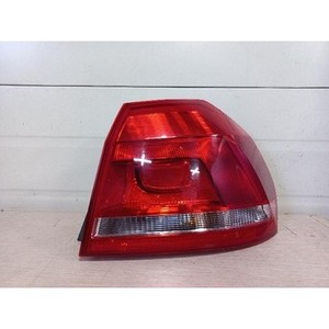 Luz Trasera Derecha Usada para Passat 561945096G - Product Image 1