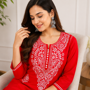 Kurti indien tendance en georgette Chikankari – Robe longue ethnique rouge à motifs paisley et broderies florales pour femmes - Product Image 3