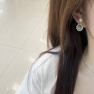 Petites boucles d'oreilles pendantes rétro turquoise fraîches, perle d'eau douce naturelle avec bijoux fins en argent pur à la mode - Product Image 4