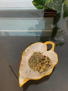 Bandeja Decorativa Ecológica de Madera con Diseño de Hoja para Servir Frutos Secos y Nueces, 100 Unidades - Product Image 2