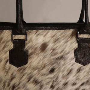 Sac à main tendance pour femme en cuir de vachette, nouveau design, couleur personnalisable, ajustable - Product Image 5