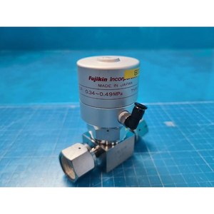 Vanne à soufflet pneumatique FUJIKIN 316L TYPE N.C 469043, utilisée comme pièce détachée pour équipement semi-conducteur d'occasion - Product Image 1