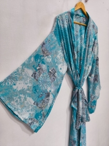 Robe en soie longue jusqu'aux chevilles, robe multicolores, robe de nuit, robe indienne vintage en soie recyclée, kimono en sari - Product Image 3