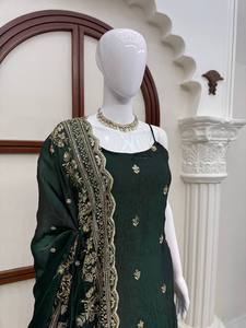 Ensemble Sharara et châle vert foncé en soie gaufrée, style indien/pakistanaise traditionnel, avec robe à fines bretelles pour femme - Idéal pour mariages et fêtes - Product Image 6
